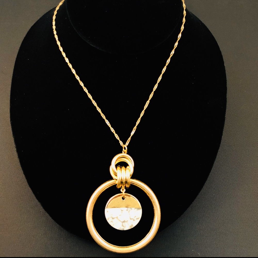 Howlite circular pendant necklace